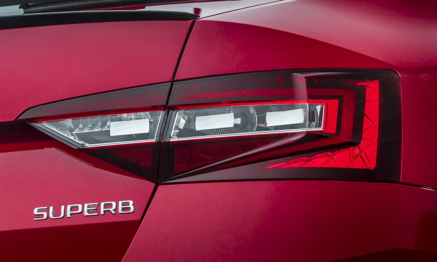 Детали экстерьера Skoda Superb SportLine 2016 года  (UK) (фото 34 из 40)